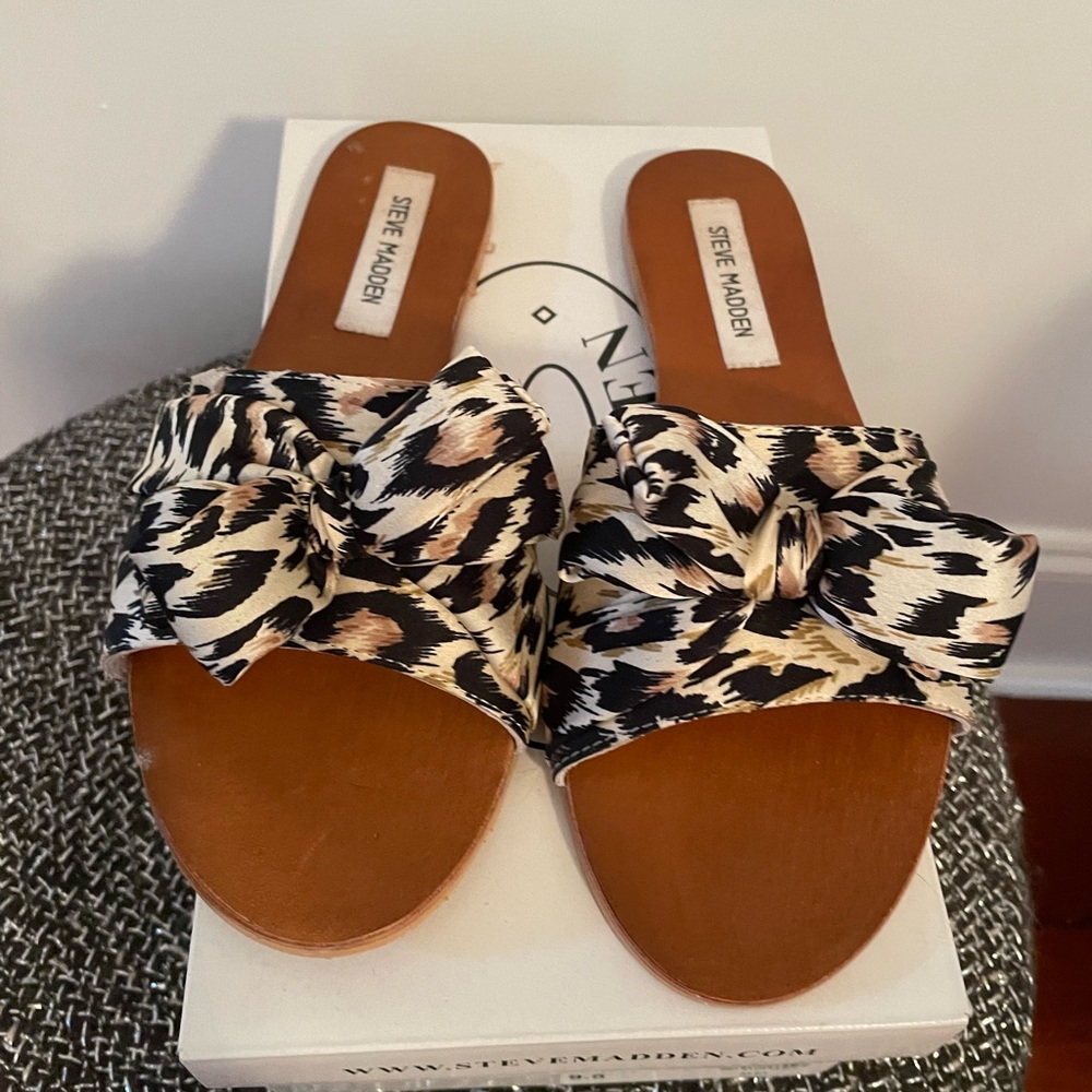 Steve Madden Alex Leopard slide with bow.  Size 9.5